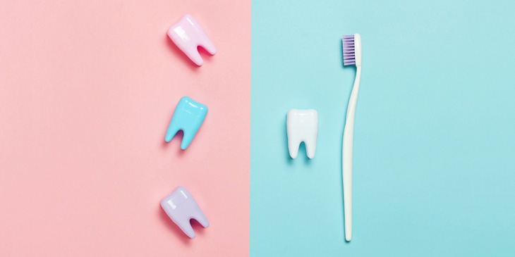 Composition image of a toothbrush with 4 teeth