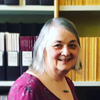 Headshot of Lynn infront of a bookcase