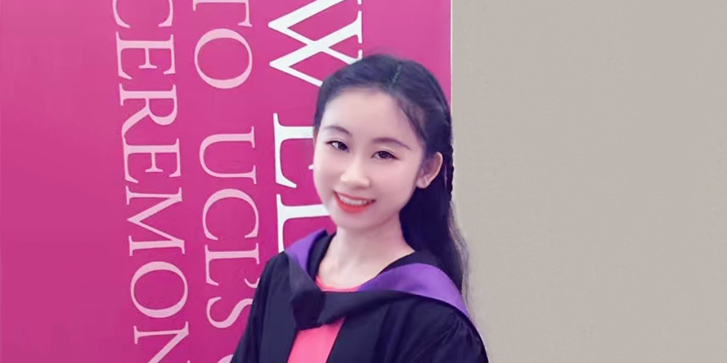 Xinyue in graduation clothing